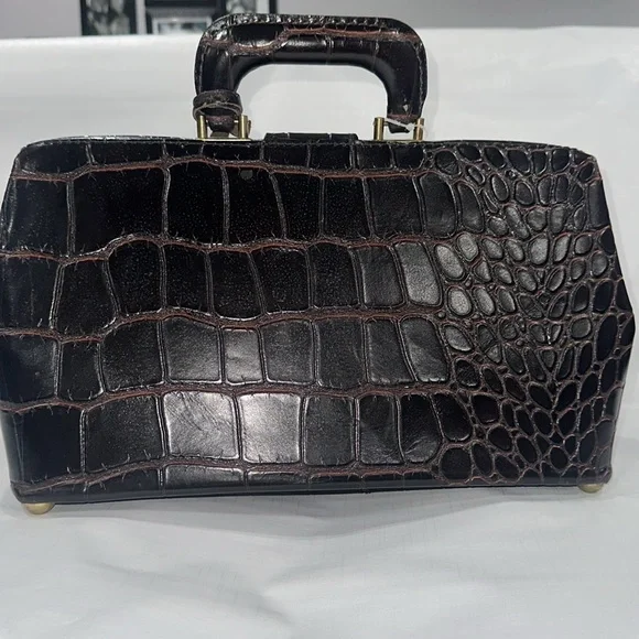 Flying Horse Doctor Elegant Crocodile Pattern Handbag - Picture 2 of 13